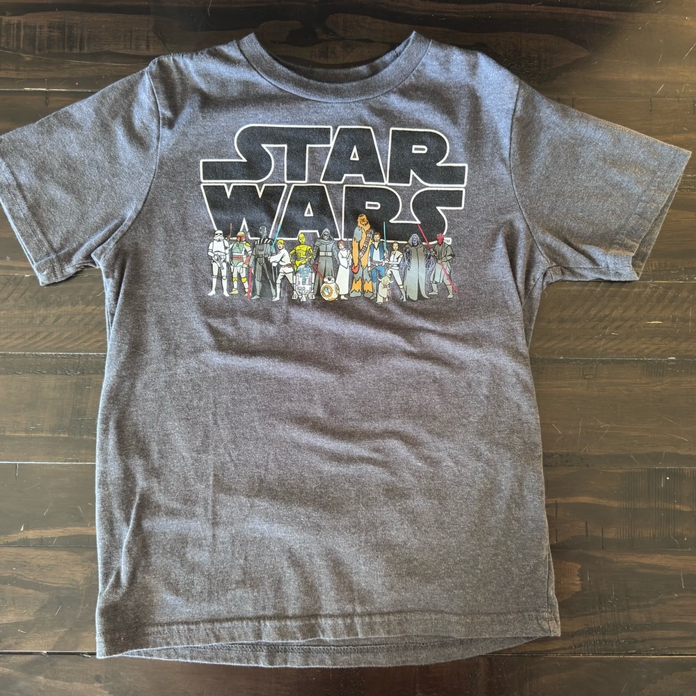 Star Wars / Disney Graphic T-Shirt Boys Medium (8)